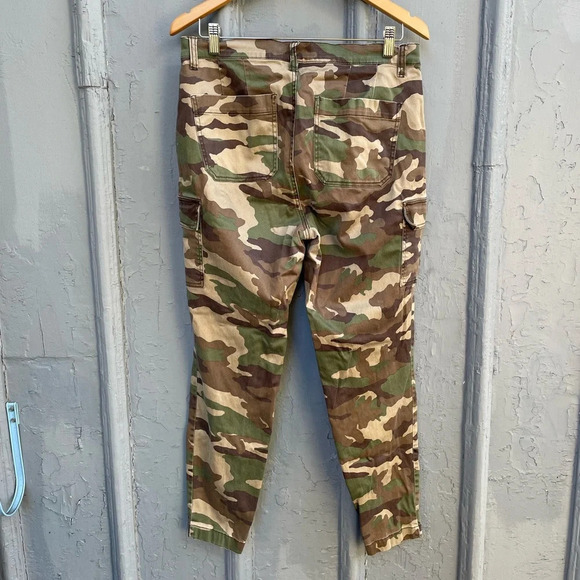 J. Crew 9" Cargo Camouflage Toothpick Pants, size 31 - Picture 3 of 9